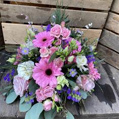 Lilac and pink linear posy