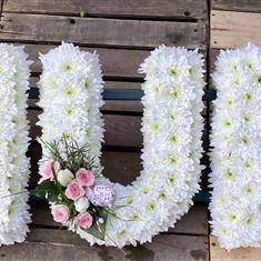 MUM without ribbon with pink top sprays 
