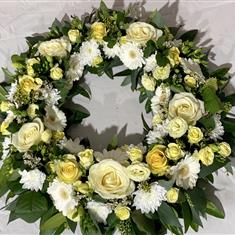 Open wreath lemon and cream