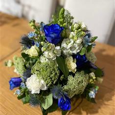 Linear posy Blue and White