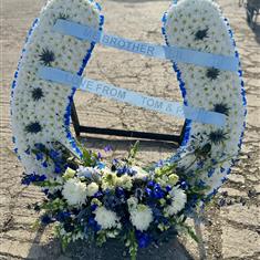 Horseshoe Tribute  Shades of Blue and White