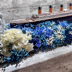 Titanic-Inspired Floral Tribute